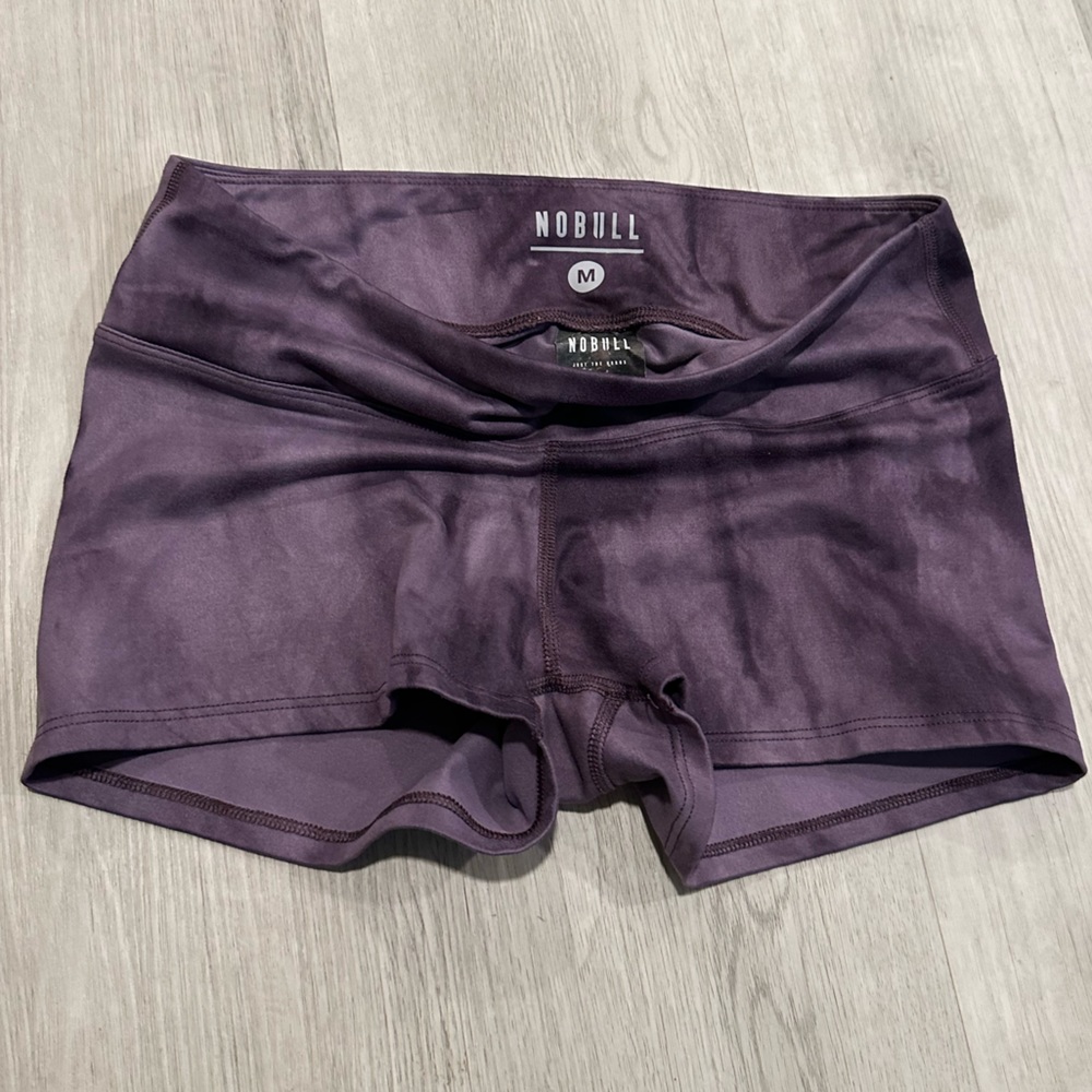 NOBULL WOMENS SHORT 2" (TIE-DYE) - Nightshade & Plum Tie-Dye / Medium